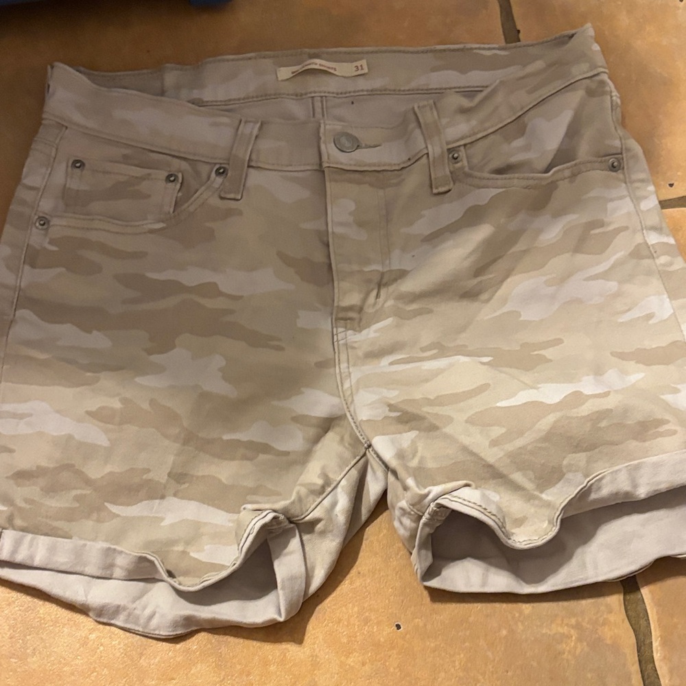 Levi's Women's Tan Camouflage Cargo Shorts
